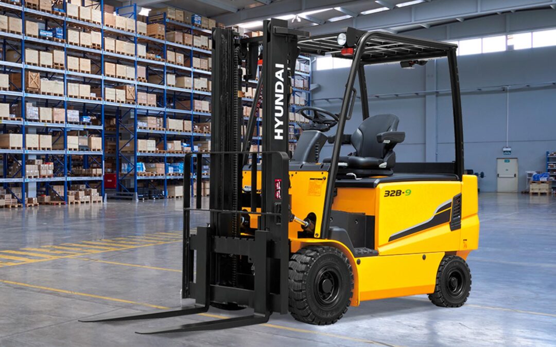 Side View Of Hyundai Forklift | Brennan Equipment Services